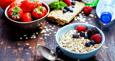 Photo of oats with fruit and bottled water