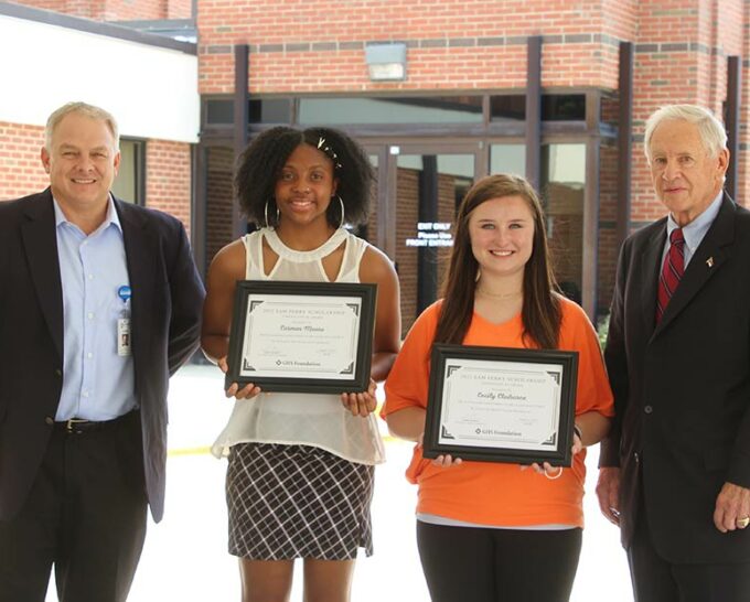 Photo of 2022 Sam Perry Scholarship recipients